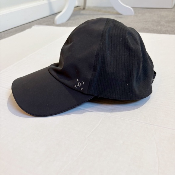 Lululemon Fast and Free Run Hat Lightweight Reflectors Adjustable Running Sun - Picture 4 of 15